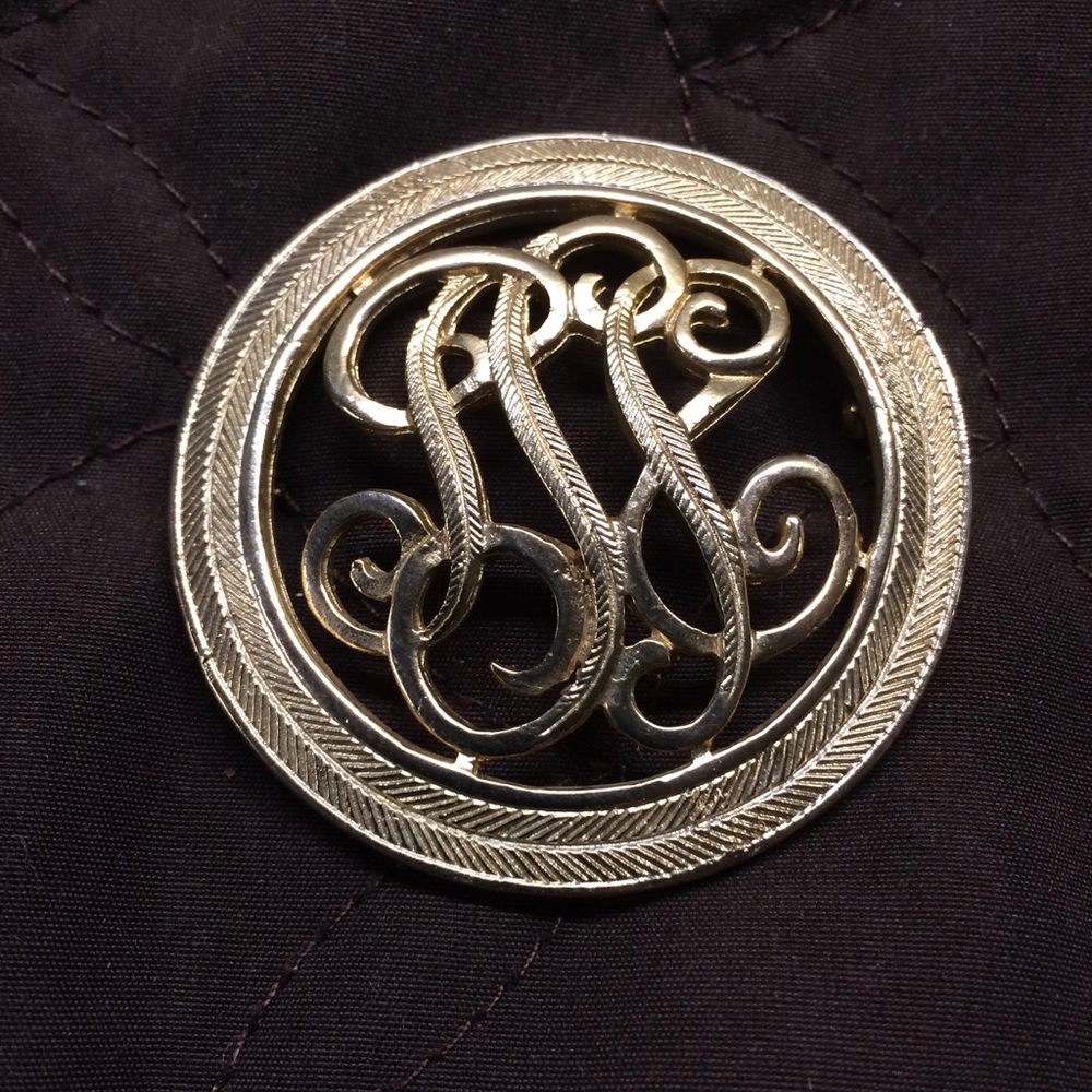 ✨Gold Tone Circle Brooch by Coro